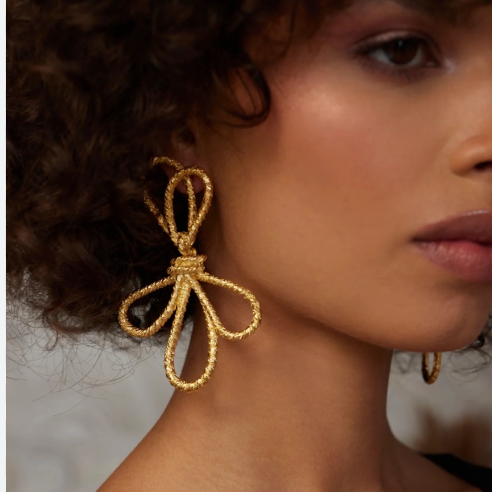 Elegant Gold Knot Earrings